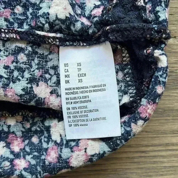 🌸3/$30🌸AMERICAN Eagle Outfitters | Floral Off  The Shoulder Top - Picture 8 of 9